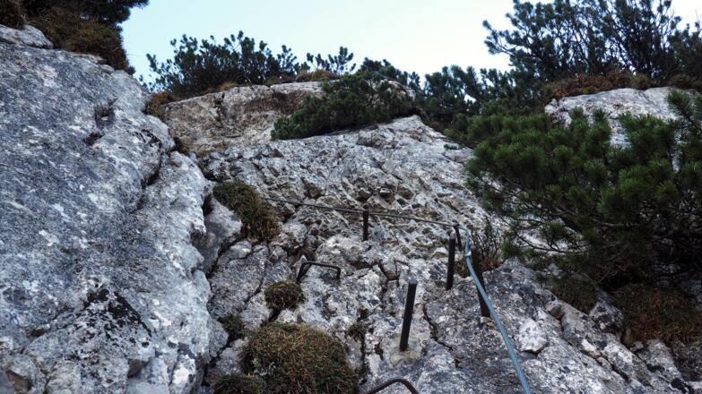 Dann links am Klettersteig zum Bergwerkkogel aufsteigen.