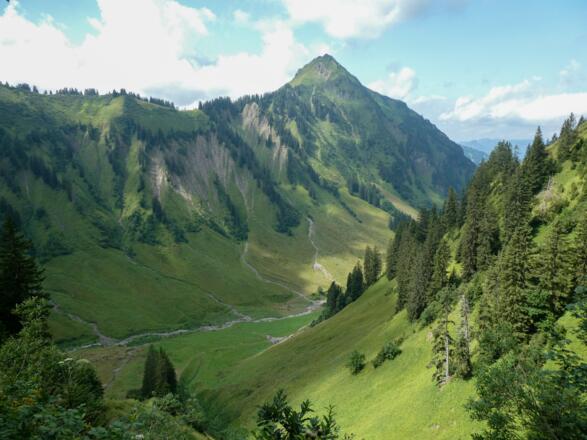Rückblick in das Dietersbachtal und auf den Kegelkopf (1959 m)