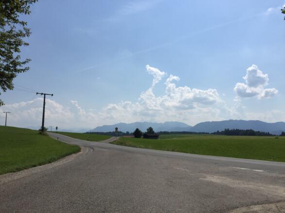 Gerade drüber Radweg nach Ellbach