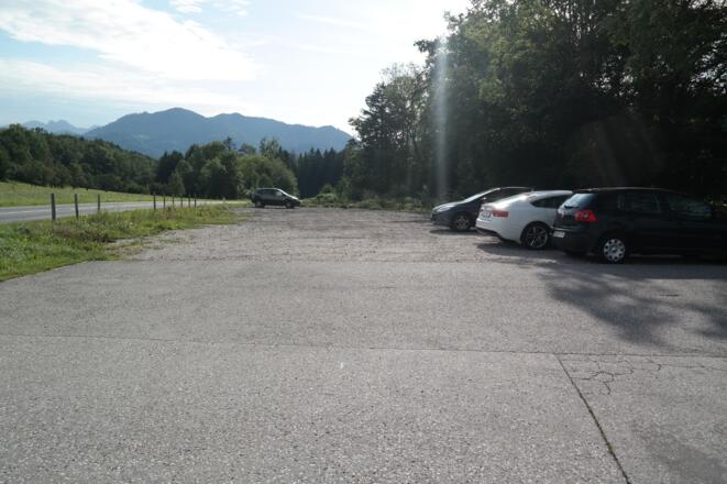Dieser Parkplatz auf der Paßhöhe ist der Ausgangspunkt der Wanderung.