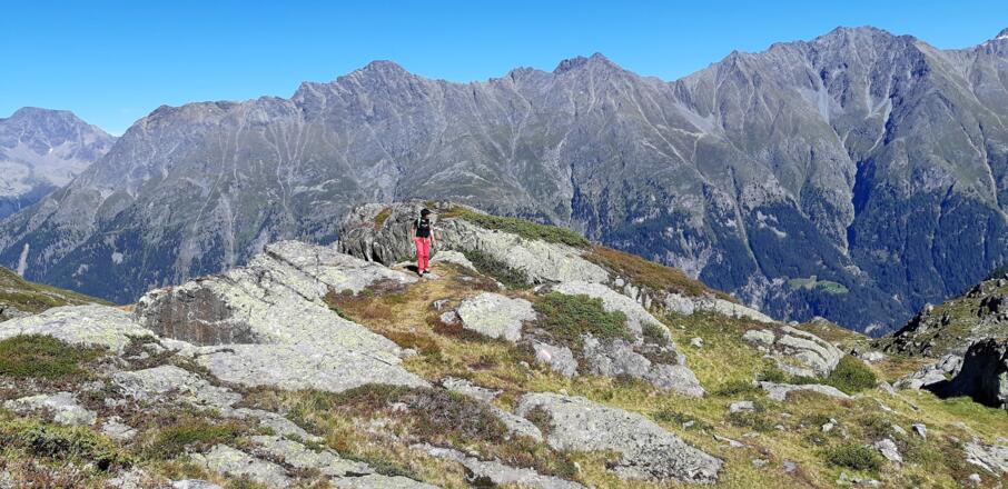... in ca. 20 min (60 Hm) zum See (im Hintergrund v.l.n.r. Gamskogel, Lochkogel und Reichenkarspitze).