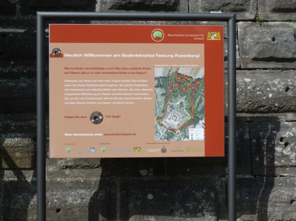 Starttafel am Eingang zur Festung Rosenberg