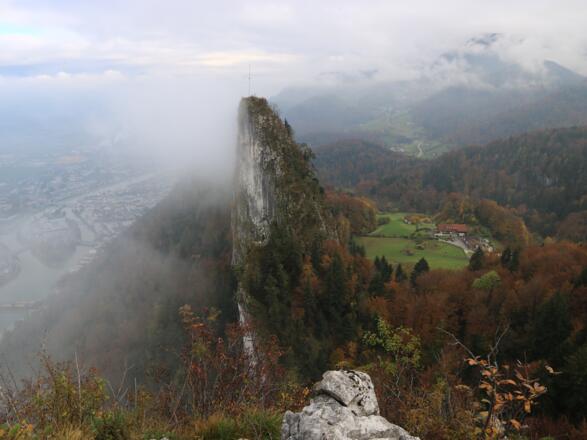 der kleine Barmstein mit seiner senkrechten Nordostwand (Blick vom großen Barmstein)