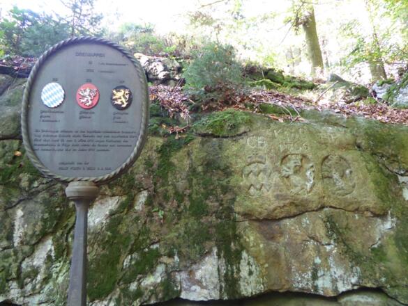 Drei-Wappen-Felsen