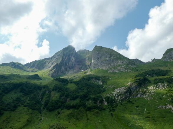 Blick auf die drei Gipfel der Höfats