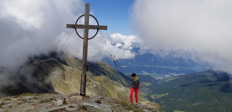 Am Rosenjoch (2796 m). Unten das Voldertal.