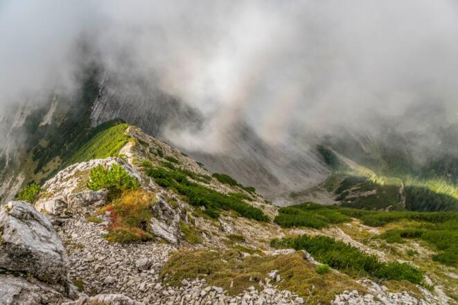 Die Aufsteigsroute folgt ab der Scharte immer entlang vom West-Grat des Sonntagshorns teilweise mit leichter Kletterei und auch durchaus ausgesetzt