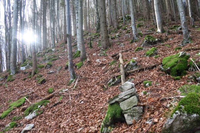 Steig mit einigen Steinmandln