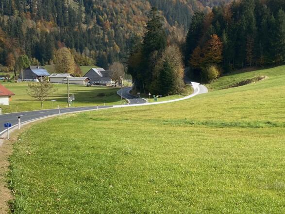 Abzweigung von der Straße nach Tiefbrunnau