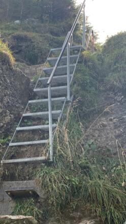 gut gesicherter Steig zum Berggasthof Falkenhaus