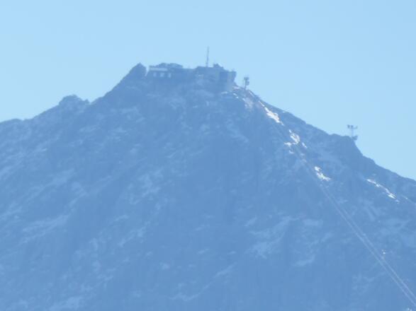 Blick auf die Zugspitze (Luftlinie 21,5 km)