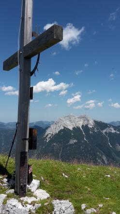 Gipfelkreuz vor Guffert