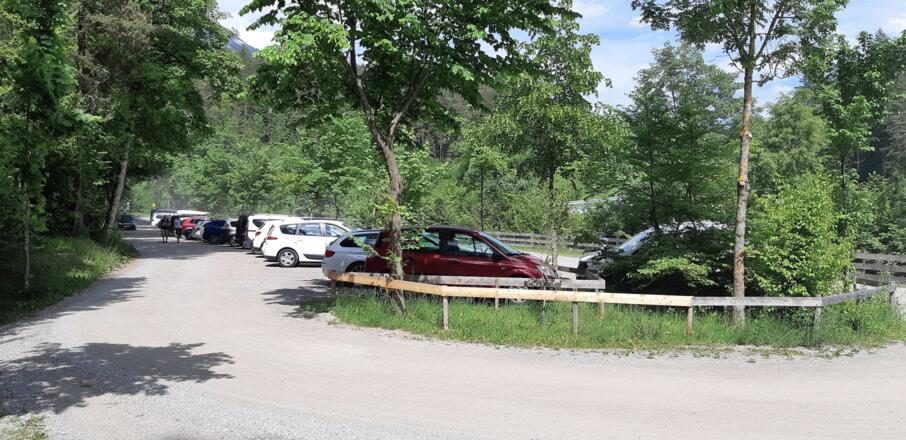 Gebührenfreier Parkplatz am Ausgangspunkt.