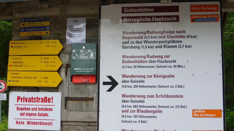 Am Parkplatz rechts Richtung Siebenhütten