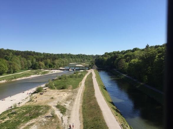 Blick von der Großhesseloher Brücke