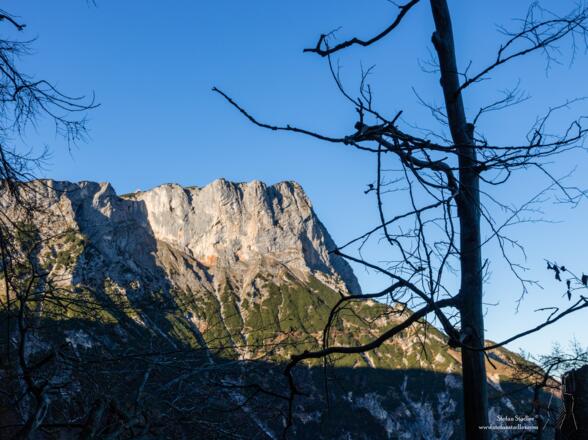 Blick zurück auf den Berchtesgadener Hochthron und die Untersberg Südwand.