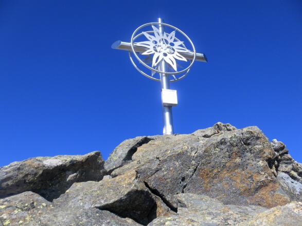 Gipfelkreuz der Schneespitze
