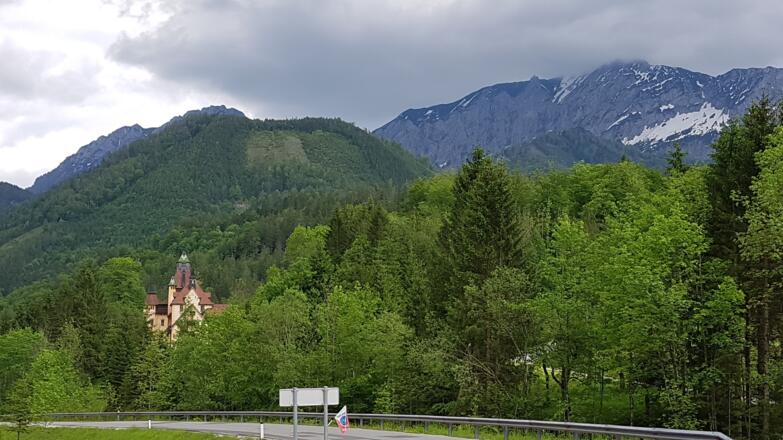 Am Erb-Sattel - Schloss Kassegg