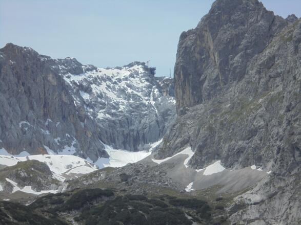 Blick auf die Zugspitze am Ende der Höllentalklamm