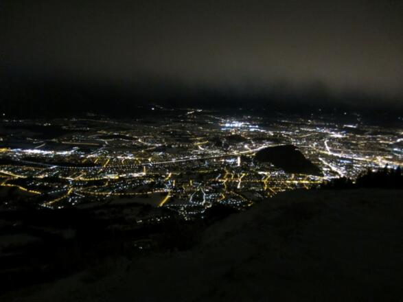 Blick auf Salzburg bei Nacht