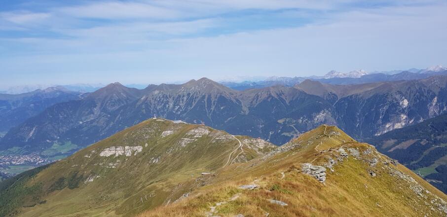 Blick vom Zittauer Tisch Richtung Tischkogel und Bergstation Stubnerkogel