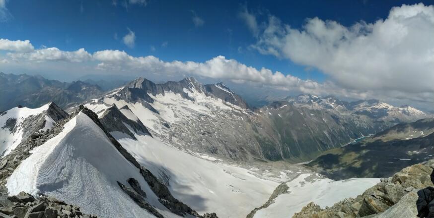 Blick vom Gipfel auf den Südgrat mit Hochzint und Hochfeiler