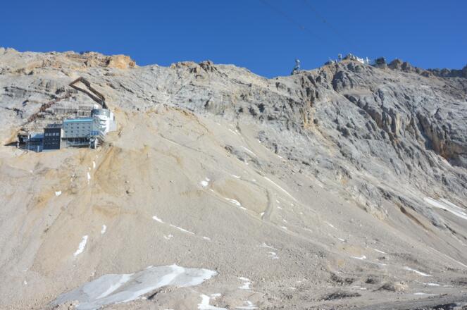 Da gehts Aufi: Blick von SonnAlpin hinauf zum Zugspitzgipfel