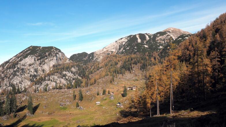 Almgebiet der Ischlerhütte mit Schönberg re. hinten