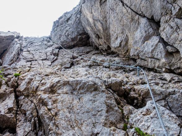 Schöner Fels und ein neues Stahlseil.