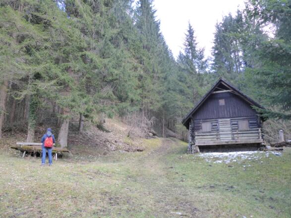 urige Forsthütte, die schön langsam verfällt