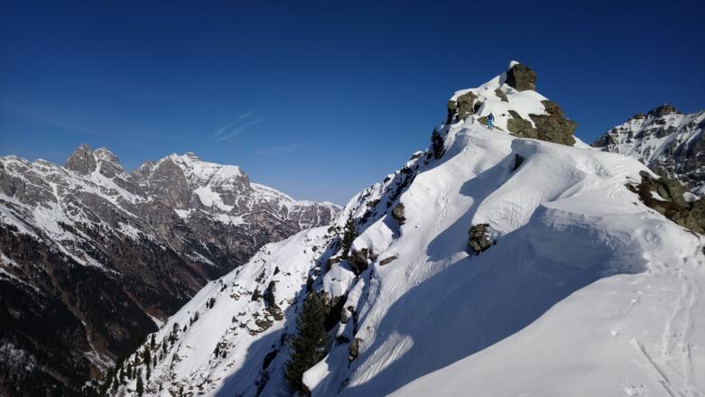 Wer zum Gipfel will, muss ohne Ski weiter (ausgesetzt!)