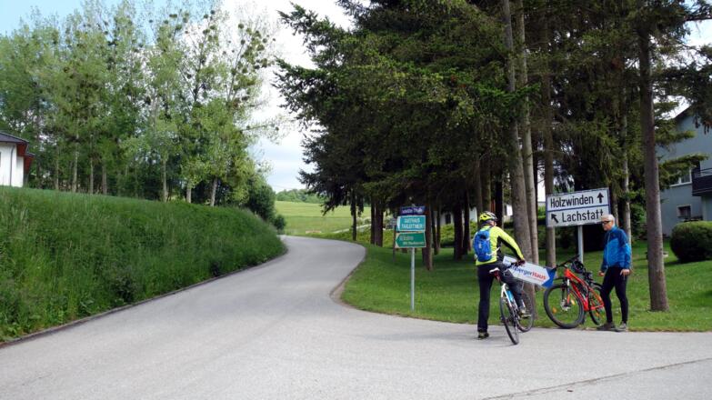 Links Richtung Lachstatt um 350m