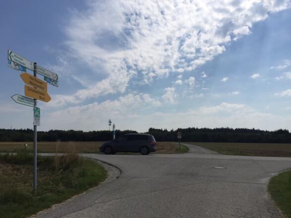 Bundesstrasse queren nach Schattenhofen