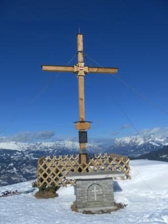 Sonntagskogel Gipfelkreuz mit Hochkönig und Tennengebirge