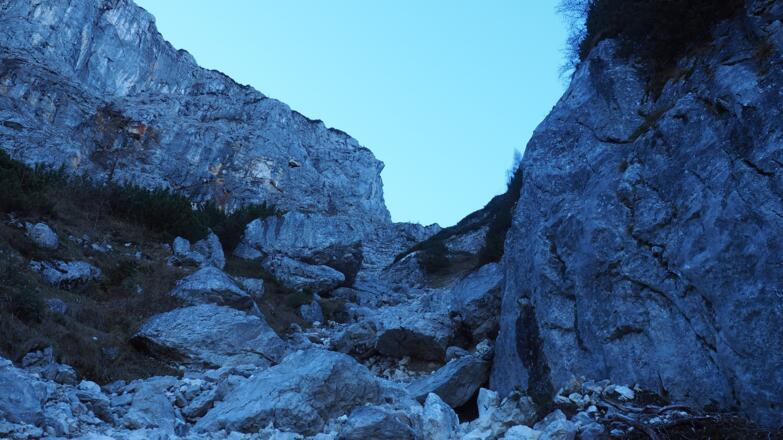 1385m Querung der steilen Rinne