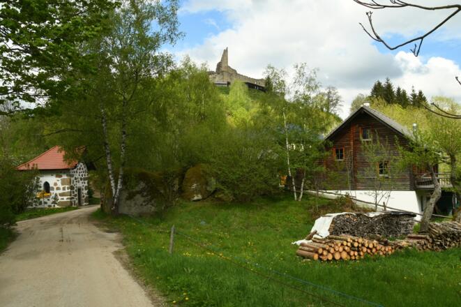 Die Ruine Ruttenstein in Sichtweite