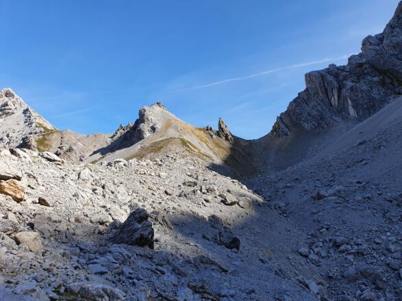 Blick zurück zum Hinteren Taja-Törl (Scharte rechts)