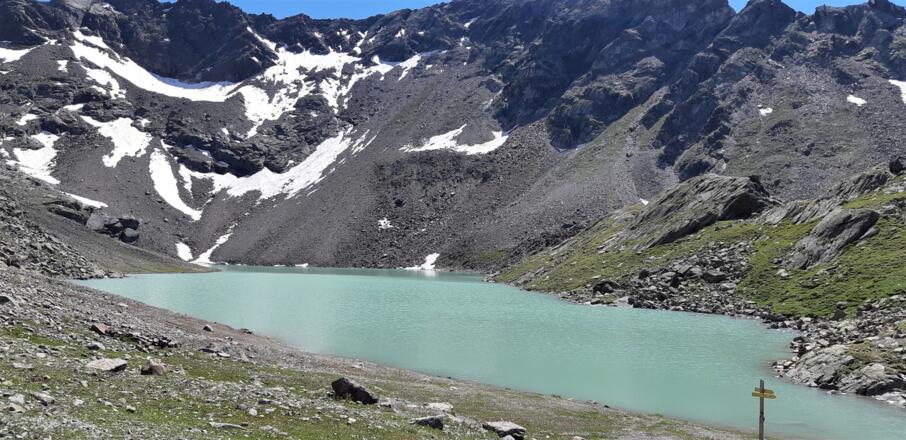 ... milchig-trüben Grastalsee (2534 m).