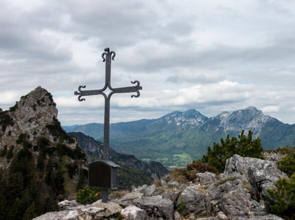 Gipfelkreuz auf dem großen Rotofenturm