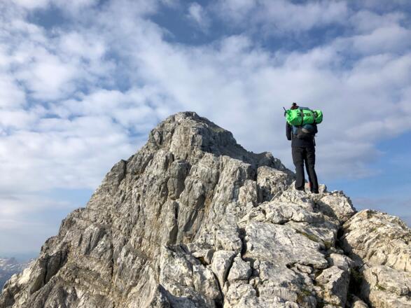 Ein ausgesetzter Gratabschnitt unterhalb der Südspitze.
