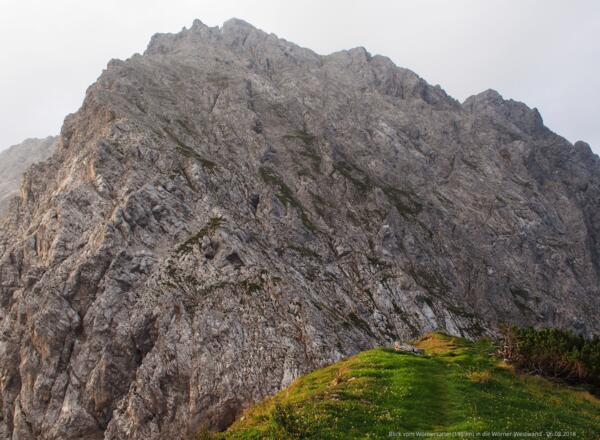 Blick vom Wörnersattel (1989m) auf die Wörner-Westwand (Normalweg)