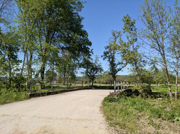 Über die Brücke und dann links