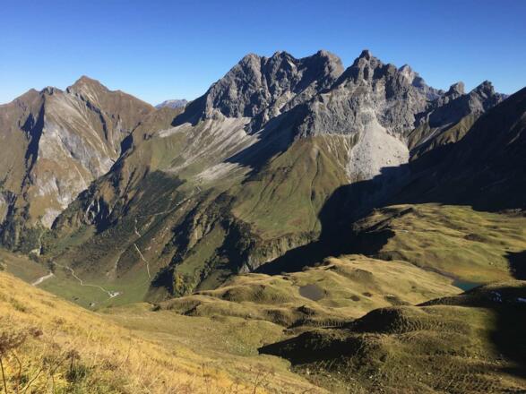 Blick über den Eissee zur Wildengruppe und dem Himmelecksattel