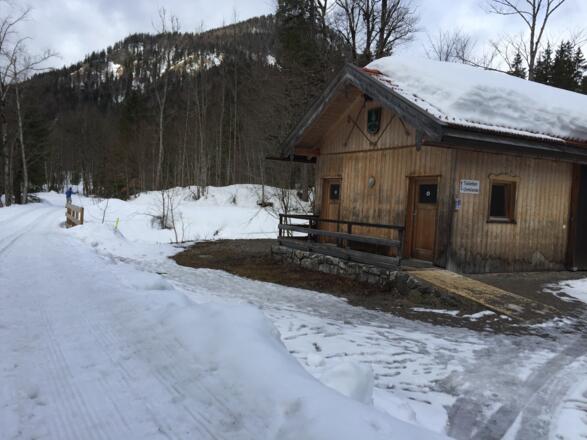 Umkleide und Toilette am Parkplatz Klamm