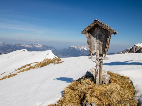 Schönes Holzkreuz am Hohen Laafeld.