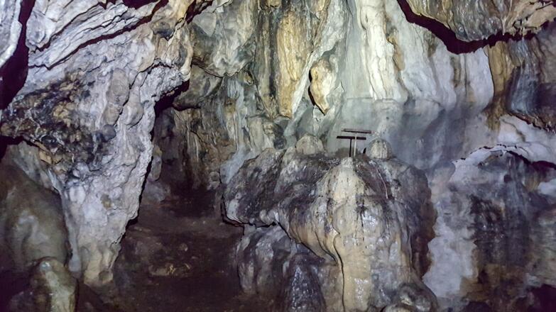 Versinterter Höhlengang in der Rosenmüllershöhle
