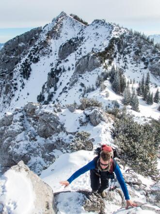 Die letzten Meter zum Gipfel der Seewand müssen ohne Schneeschuhe begangen werden