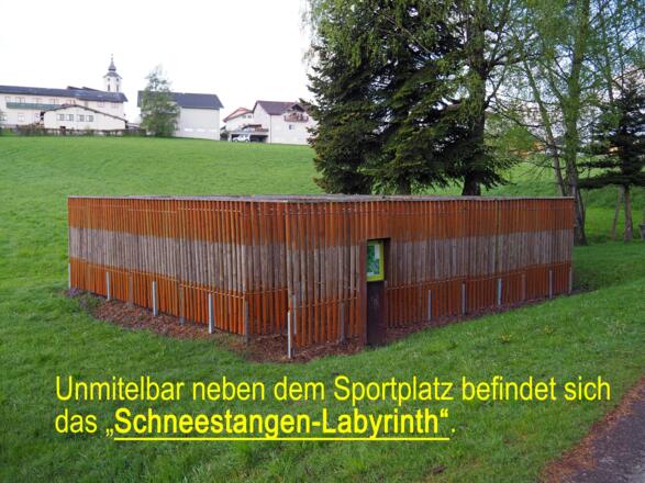 Das Schneestangen-Labyrinth