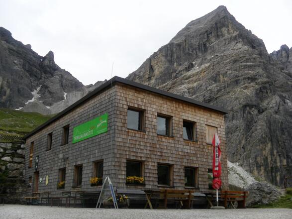 Österreichische Tribulaunhütte mit Gschnitzer Tribulaun
