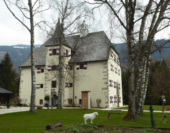 Das ehemals fürsterzbischöfliche Jagdschloss Prielau wird seit 1987 als Hotel geführt.
